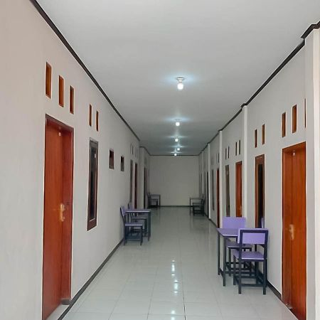 Reddoorz @ Jalan Ahmad Yani Hotel Karawang Buitenkant foto