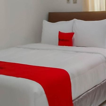 Reddoorz @ Jalan Ahmad Yani Hotel Karawang Buitenkant foto